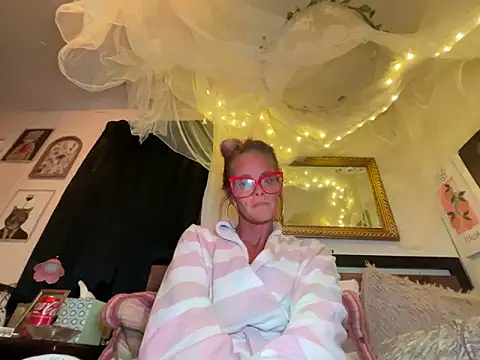 vixendoll87 online show from 03/03/25, 03:52