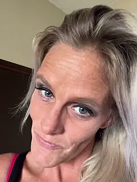 vixendoll87 online show from 09/15/25, 08:42