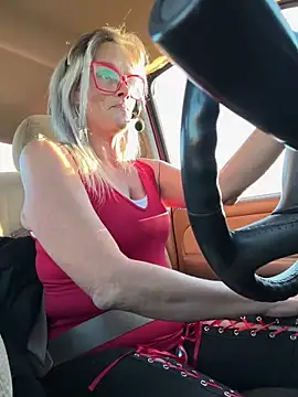 vixendoll87 online show from 10/22/25, 09:58