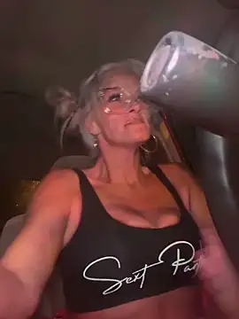 vixendoll87 online show from 11/26/25, 12:33