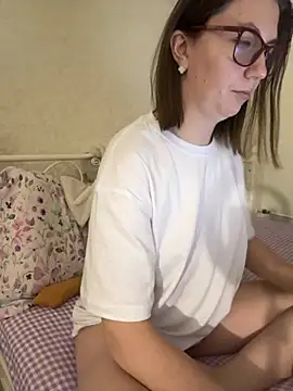 BeatriceTender online show from 11/12/25, 07:24