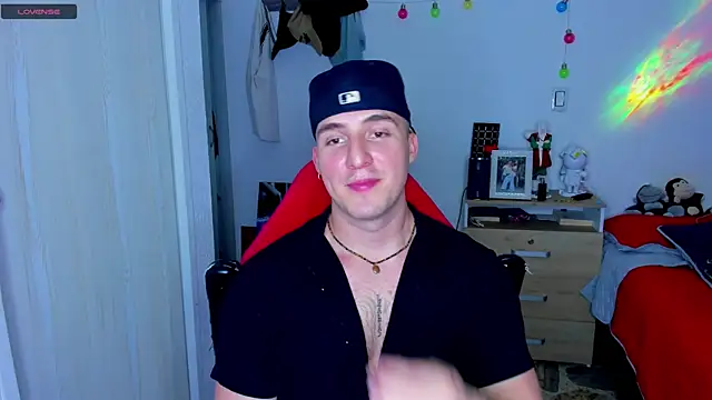 liam oficial02 online show from 12/13/24, 07:15