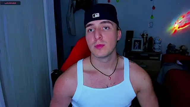 liam oficial02 online show from 12/19/24, 03:40