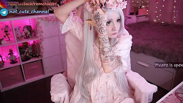yourcutewaifu online show from 09/21/25, 11:17