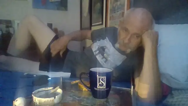 Snapshot of den-rock4u chatting on 10/17/25, 03:03 den-rock4u online show from 10/17/25, 03:03