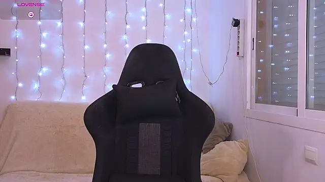 Snapshot of Karinchik_ chatting on 03/19/25, 07:06 Karinchik online show from 03/19/25, 07:06