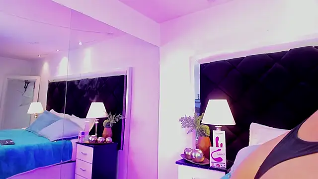 Holly Brensonexx  online show from 02/05/25, 08:14