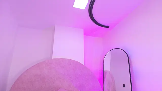 Snapshot of vale_ross_ chatting on 01/11/26, 03:11 vale ross online show from 01/11/26, 03:11