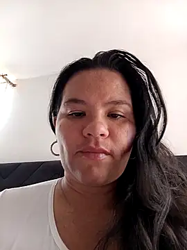 Snapshot of Julieta-tits chatting on 05/01/26, 04:44 Julieta-tits online show from 05/01/26, 04:44