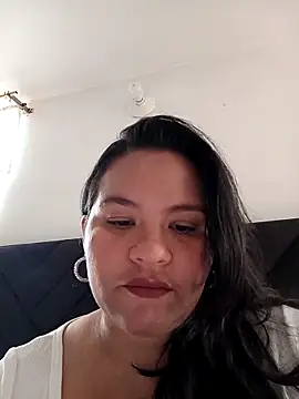 Snapshot of Julieta-tits chatting on 06/18/26, 08:02 Julieta-tits online show from 06/18/26, 08:02