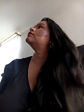Snapshot of Julieta-tits chatting on 07/16/26, 03:51 Julieta-tits online show from 07/16/26, 03:51