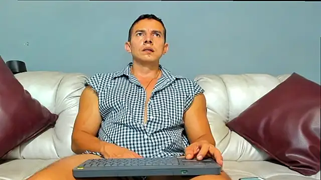 derekk frostt online show from 05/24/26, 03:44