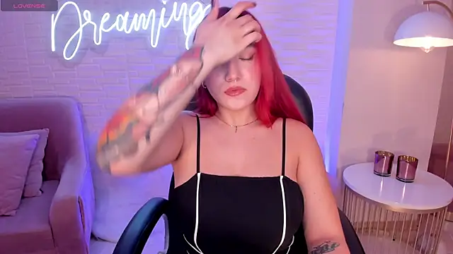 Snapshot of ViolettCastel chatting on 02/03/25, 07:42 ViolettCastel online show from 02/03/25, 07:42
