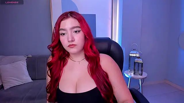 Snapshot of ViolettCastel chatting on 03/03/25, 07:28 ViolettCastel online show from 03/03/25, 07:28