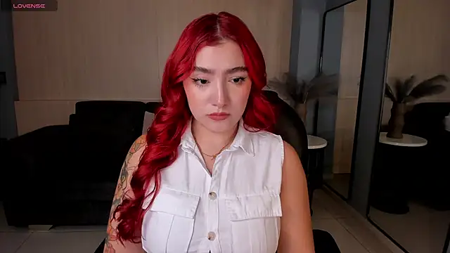 Snapshot of ViolettCastel chatting on 09/28/25, 04:23 ViolettCastel online show from 09/28/25, 04:23