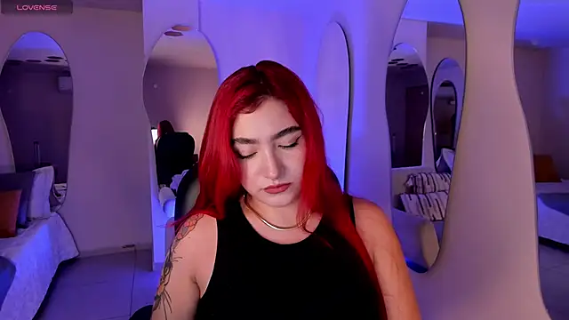 Snapshot of ViolettCastel chatting on 09/30/25, 06:46 ViolettCastel online show from 09/30/25, 06:46