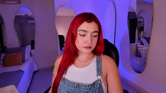 Snapshot of ViolettCastel chatting on 10/01/25, 06:58 ViolettCastel online show from 10/01/25, 06:58
