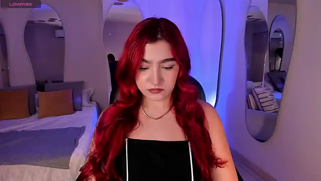 Snapshot of ViolettCastel chatting on 10/03/25, 07:11 ViolettCastel online show from 10/03/25, 07:11