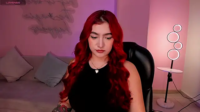Snapshot of ViolettCastel chatting on 10/06/25, 07:00 ViolettCastel online show from 10/06/25, 07:00