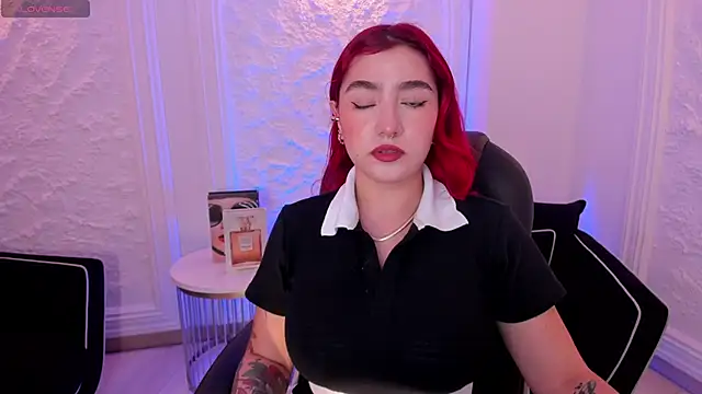 Snapshot of ViolettCastel chatting on 10/08/25, 06:38 ViolettCastel online show from 10/08/25, 06:38