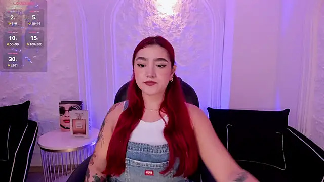 Snapshot of ViolettCastel chatting on 10/16/25, 06:53 ViolettCastel online show from 10/16/25, 06:53