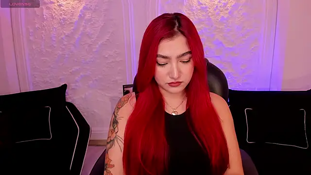 Snapshot of ViolettCastel chatting on 10/18/25, 07:03 ViolettCastel online show from 10/18/25, 07:03