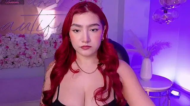 ViolettCastel online show from 11/21/25, 07:12