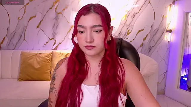 ViolettCastel online show from 12/14/25, 05:07