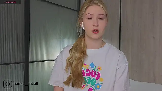 Snapshot of Monikacutie chatting on 02/28/25, 04:10 Monikacutie online show from 02/28/25, 04:10