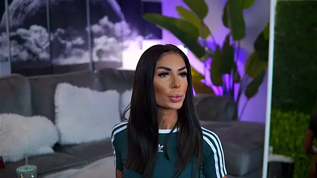 RaquelleVon online show from 10/16/25, 08:37