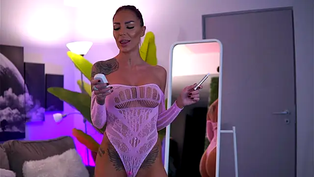 RaquelleVon online show from 11/22/25, 04:33