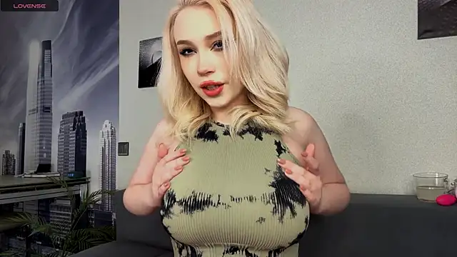 Snapshot of AsteriaHamel chatting on 01/18/26, 02:04 AsteriaHamel online show from 01/18/26, 02:04