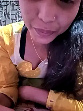 Snapshot of Aruyeshi- chatting on 03/07/25, 07:52 Aruyeshi- online show from 03/07/25, 07:52