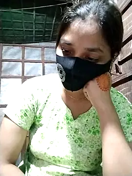 Snapshot of Aruyeshi- chatting on 10/13/25, 12:16 Aruyeshi- online show from 10/13/25, 12:16