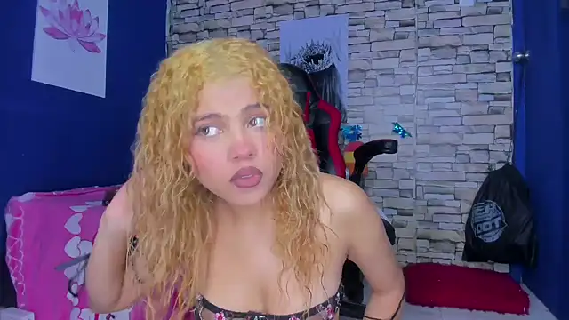 Snapshot of sofiacastillo01 chatting on 02/13/25, 05:22 sofiacastillo01 online show from 02/13/25, 05:22