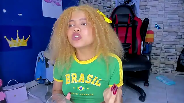 Snapshot of sofiacastillo01 chatting on 02/15/25, 12:48 sofiacastillo01 online show from 02/15/25, 12:48