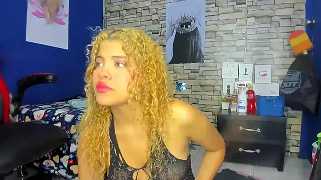 Snapshot of sofiacastillo01 chatting on 03/07/25, 12:45 sofiacastillo01 online show from 03/07/25, 12:45