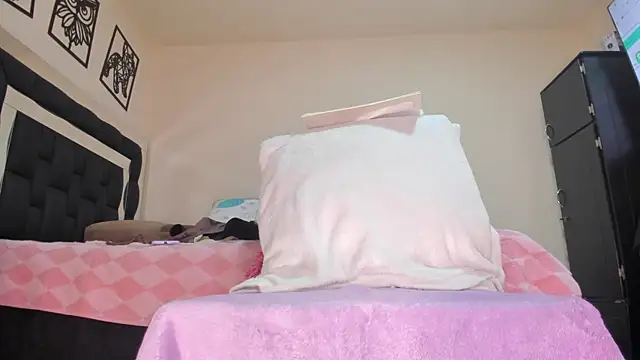 Snapshot of Rachel-milfy- chatting on 06/12/26, 06:07 Rachel-milfy- online show from 06/12/26, 06:07