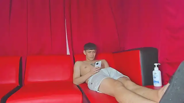 Snapshot of Extreme_Team8 chatting on 02/03/25, 08:57 Extreme Team8 online show from 02/03/25, 08:57