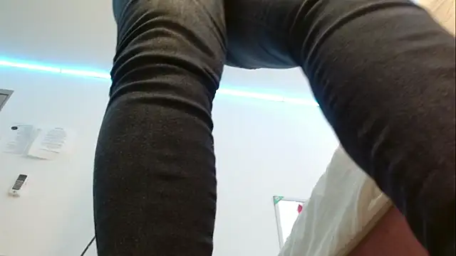 Snapshot of YUSELFI_ROSS_ chatting on 03/19/25, 12:23 YUSELFI ROSS online show from 03/19/25, 12:23