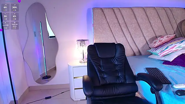 LeahPrada  online show from 12/28/24, 09:19