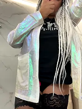 HaileyDiana online show from 10/01/25, 08:37