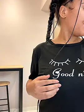 HaileyDiana online show from 11/22/25, 01:21