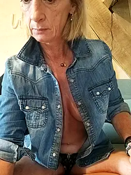 Snapshot of tatianasexymilf chatting on 10/29/25, 09:55 tatianasexymilf online show from 10/29/25, 09:55