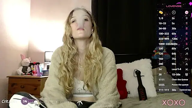 Snapshot of EllieeRose chatting on 02/24/25, 06:15 EllieeRose online show from 02/24/25, 06:15