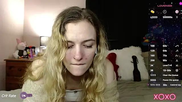 Snapshot of EllieeRose chatting on 03/08/25, 08:25 EllieeRose online show from 03/08/25, 08:25