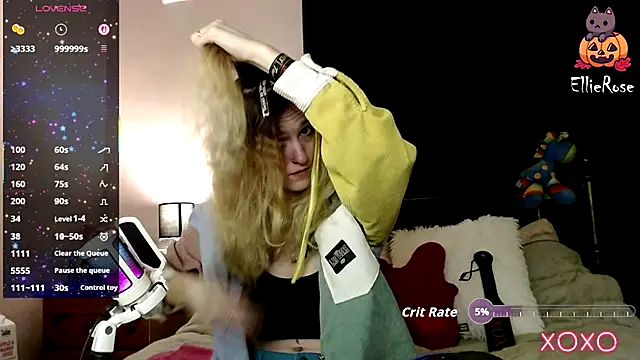 Snapshot of EllieeRose chatting on 11/15/25, 06:59 EllieeRose online show from 11/15/25, 06:59