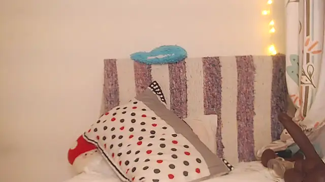 Ahlya online show from 12/15/25, 01:21