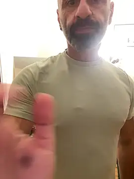 Snapshot of DaddySnowXX chatting on 09/21/25, 05:20 DaddySnowXX online show from 09/21/25, 05:20