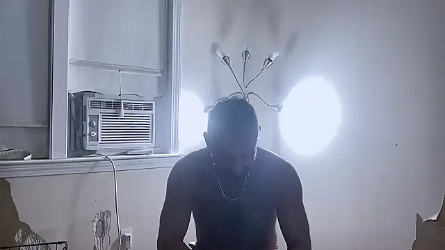 Snapshot of DaddySnowXX chatting on 09/22/25, 02:02 DaddySnowXX online show from 09/22/25, 02:02